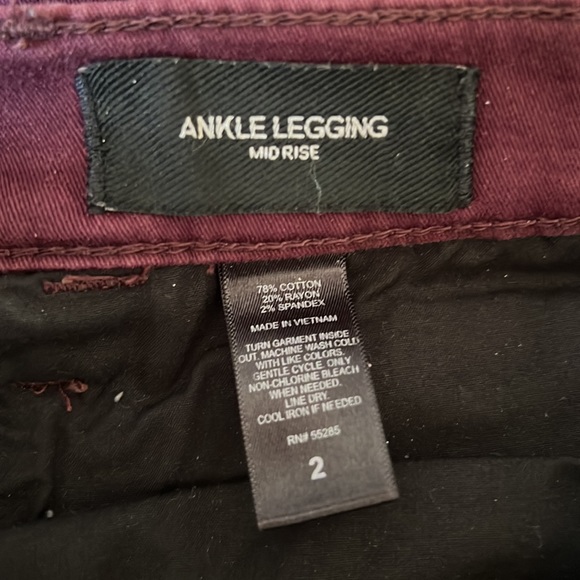 Express Burgundy Ankle Mid Rise Legging Jeans, size 2 - Picture 2 of 3